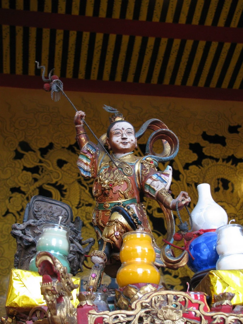 又尊为「文衡圣帝「关西夫子;道教奉为「协天大帝「翊汉天尊